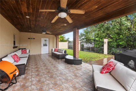 Casa en venta en Miami, Florida, 4 dormitorios, 183.39 m2 № 2058758 - foto 26