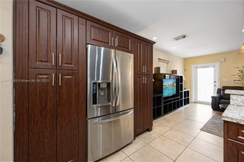 Casa en venta en Miami, Florida, 4 dormitorios, 183.39 m2 № 2058758 - foto 10