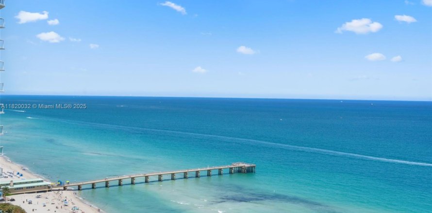 Condo in Sunny Isles Beach, Florida, 2 bedrooms № 1937523