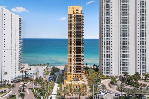Condo in Sunny Isles Beach, Florida, 2 bedrooms  № 1937523 - photo 21