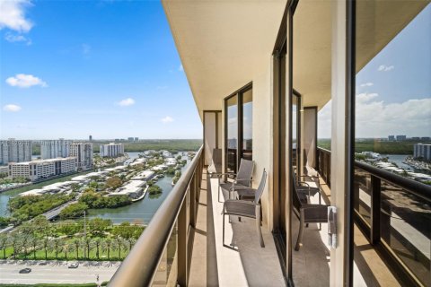 Condo in Sunny Isles Beach, Florida, 2 bedrooms  № 1937523 - photo 16