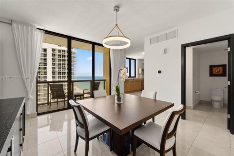 Condo in Sunny Isles Beach, Florida, 2 bedrooms  № 1937523 - photo 6