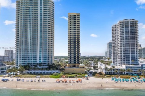Condo in Sunny Isles Beach, Florida, 2 bedrooms  № 1937523 - photo 23