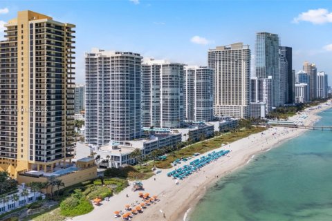 Condo in Sunny Isles Beach, Florida, 2 bedrooms  № 1937523 - photo 20