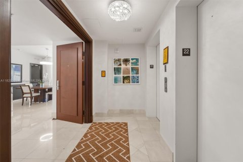 Condo in Sunny Isles Beach, Florida, 2 bedrooms  № 1937523 - photo 19