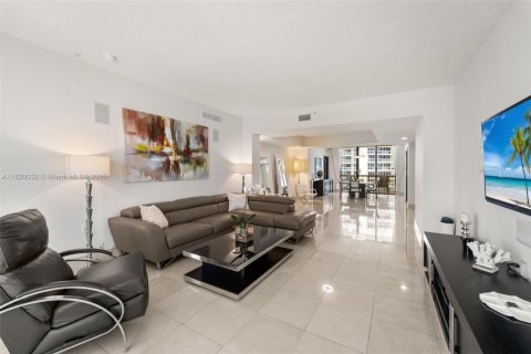 Condo in Sunny Isles Beach, Florida, 2 bedrooms  № 1937523 - photo 4