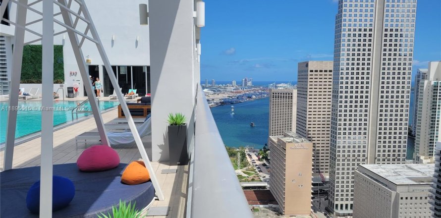 Condo in Miami, Florida, 1 bedroom № 1947673