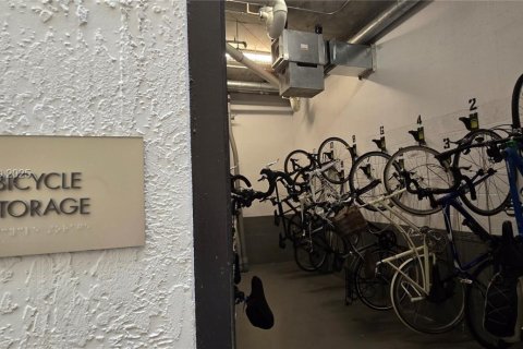 Condo in Miami, Florida, 1 bedroom № 1947673 - photo 18