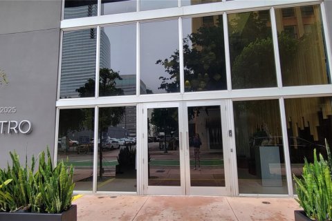 Condo in Miami, Florida, 1 bedroom № 1947673 - photo 24