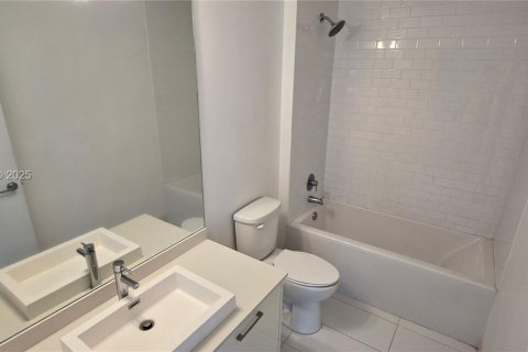Condo in Miami, Florida, 1 bedroom № 1947673 - photo 7