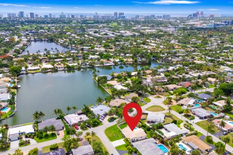 House in Oakland Park, Florida 3 bedrooms, 182.27 sq.m. № 2262225 - photo 5
