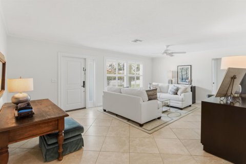 House in Oakland Park, Florida 3 bedrooms, 182.27 sq.m. № 2262225 - photo 6