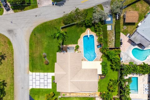 House in Oakland Park, Florida 3 bedrooms, 182.27 sq.m. № 2262225