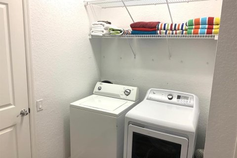 Condo in Orlando, Florida, 3 bedrooms  № 2225784 - photo 25