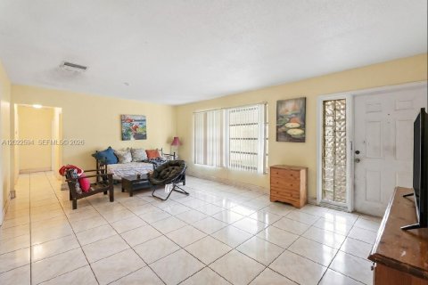 House in Tamarac, Florida 3 bedrooms, 116.78 sq.m. № 2179580 - photo 7