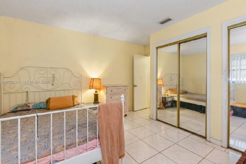 House in Tamarac, Florida 3 bedrooms, 116.78 sq.m. № 2179580 - photo 14
