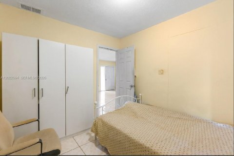 House in Tamarac, Florida 3 bedrooms, 116.78 sq.m. № 2179580 - photo 15