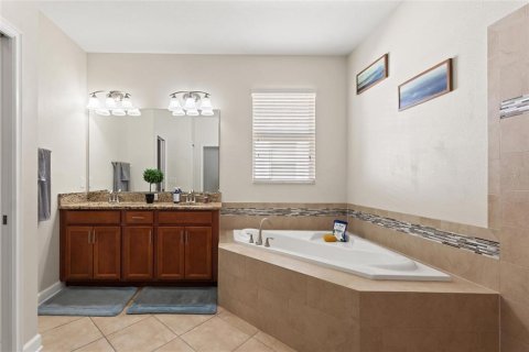 House in Davenport, Florida 4 bedrooms, 210.8 sq.m. № 2200823 - photo 20