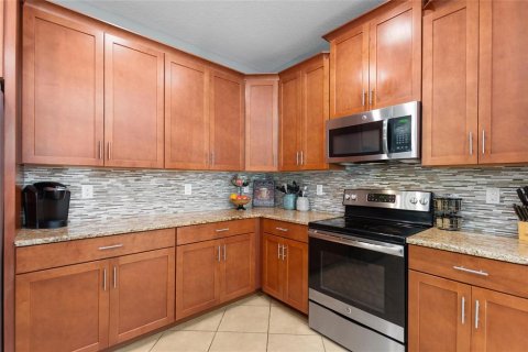 House in Davenport, Florida 4 bedrooms, 210.8 sq.m. № 2200823 - photo 8