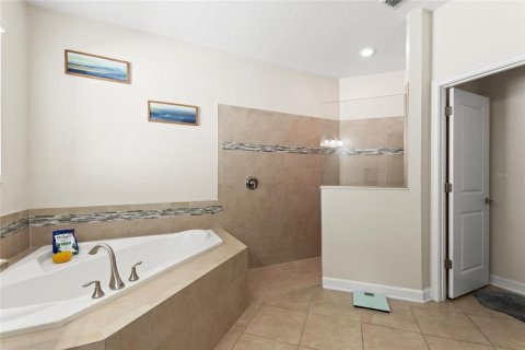 House in Davenport, Florida 4 bedrooms, 210.8 sq.m. № 2200823 - photo 21