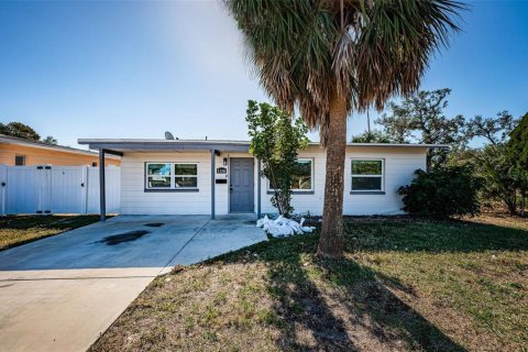Casa en venta en Saint Petersburg, Florida, 2 dormitorios, 106.37 m2 № 1562122 - foto 1