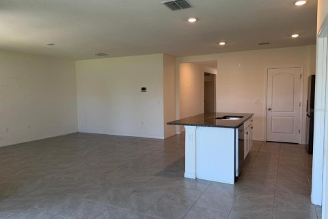 House in Haines City, Florida 3 bedrooms, 160.26 sq.m. № 2198809 - photo 13