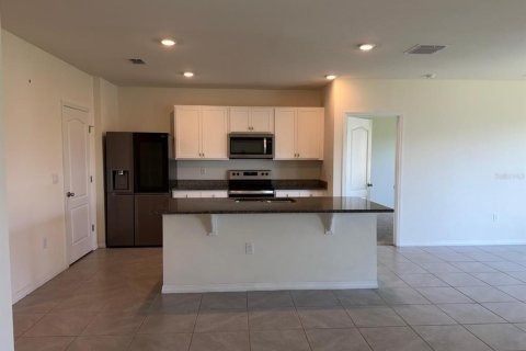 House in Haines City, Florida 3 bedrooms, 160.26 sq.m. № 2198809 - photo 8