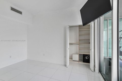 Condo in Miami, Florida, 3 bedrooms № 2060111 - photo 20