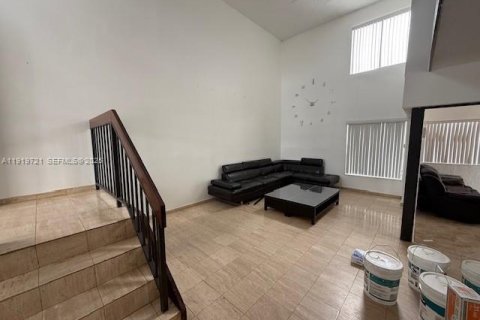 Снять в аренду таунхаус в Майами, Флорида 3 спальни, 170.94м2, № 1991728 - фото 3