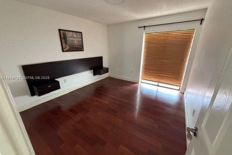 Снять в аренду таунхаус в Майами, Флорида 3 спальни, 170.94м2, № 1991728 - фото 14