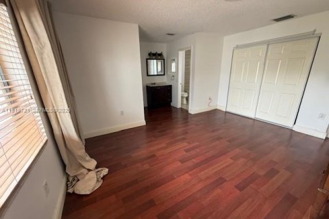 Снять в аренду таунхаус в Майами, Флорида 3 спальни, 170.94м2, № 1991728 - фото 12