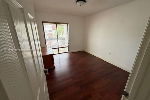 Снять в аренду таунхаус в Майами, Флорида 3 спальни, 170.94м2, № 1991728 - фото 6