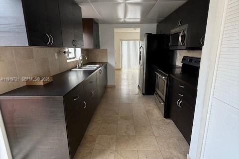 Снять в аренду таунхаус в Майами, Флорида 3 спальни, 170.94м2, № 1991728 - фото 2