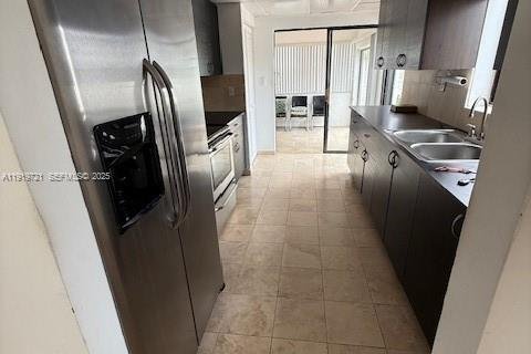 Снять в аренду таунхаус в Майами, Флорида 3 спальни, 170.94м2, № 1991728 - фото 4