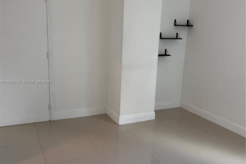 Снять в аренду кондоминиум в Майами, Флорида 2 спальни, 86.31м2, № 2001872 - фото 8