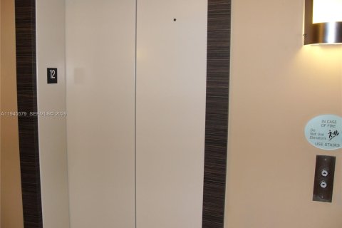 Снять в аренду кондоминиум в Майами, Флорида 2 спальни, 86.31м2, № 2001872 - фото 30