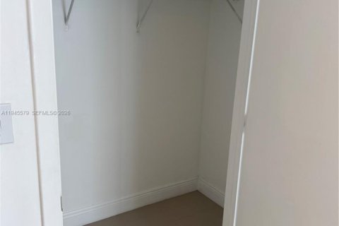 Снять в аренду кондоминиум в Майами, Флорида 2 спальни, 86.31м2, № 2001872 - фото 15