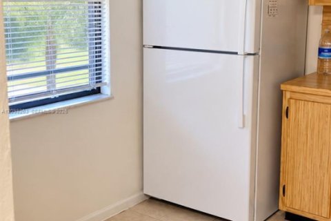 Condo in Tamarac, Florida, 1 bedroom  № 2399665 - photo 6