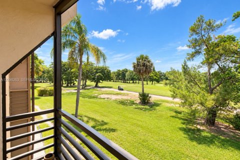Condo in Tamarac, Florida, 1 bedroom  № 2399665 - photo 19