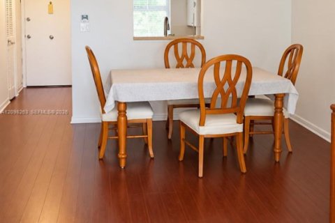 Condo in Tamarac, Florida, 1 bedroom  № 2399665 - photo 2
