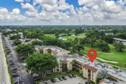 Condo in Tamarac, Florida, 1 bedroom  № 2399665 - photo 24
