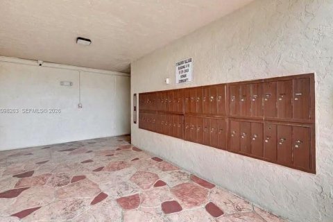 Condo in Tamarac, Florida, 1 bedroom  № 2399665 - photo 23