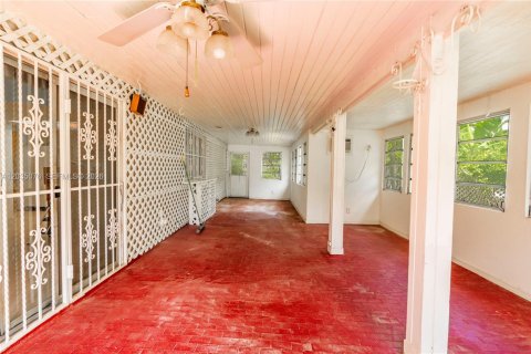 Villa ou maison à vendre à Miami, Floride: 3 chambres, 254.65 m2 № 2084789 - photo 14