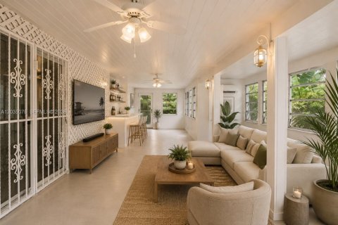 Villa ou maison à vendre à Miami, Floride: 3 chambres, 254.65 m2 № 2084789 - photo 15