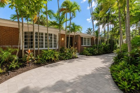 Villa ou maison à vendre à Miami, Floride: 3 chambres, 254.65 m2 № 2084789 - photo 2