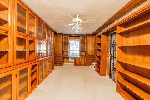 Villa ou maison à vendre à Miami, Floride: 3 chambres, 254.65 m2 № 2084789 - photo 12