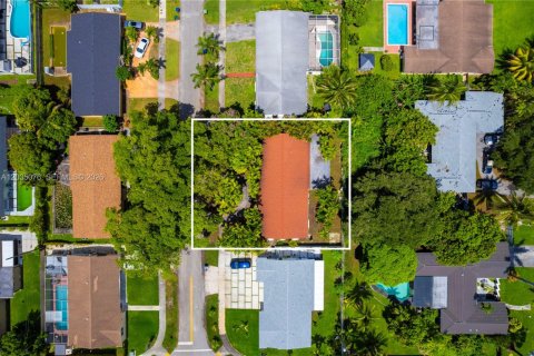 Villa ou maison à vendre à Miami, Floride: 3 chambres, 254.65 m2 № 2084789 - photo 18