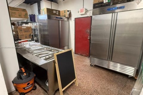Immobilier commercial à vendre à Miami, Floride № 2021650 - photo 3