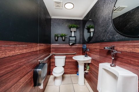 Immobilier commercial à vendre à Miami, Floride № 2021650 - photo 7