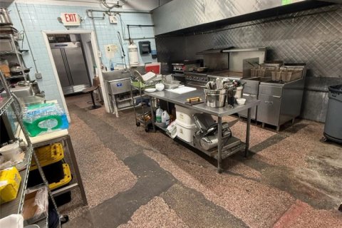 Immobilier commercial à vendre à Miami, Floride № 2021650 - photo 6